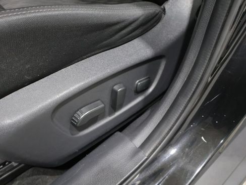 Used 2017 Nissan Rogue SV AWD/4WD image 12