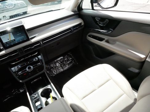 Used 2022 Lincoln Corsair AWD w/ Equipment Group 101A image 11