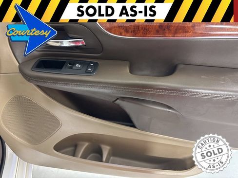 Used 2014 Chrysler Town & Country Touring-L w/ Driver Convenience Group FWD image 13