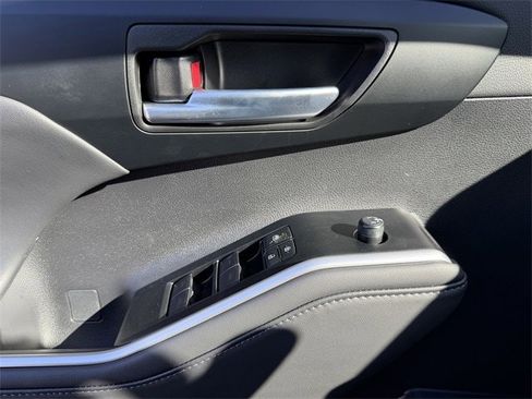 New 2026 Toyota Highlander XLE image 24