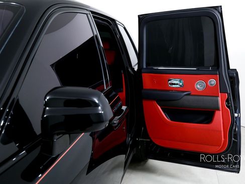Certified 2022 Rolls-Royce Cullinan w/ Dark Exterior Package image 17