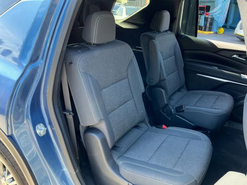 Used 2025 Chevrolet Traverse LT image 21