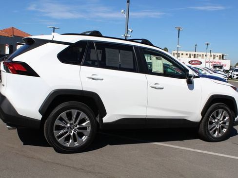 Certified 2020 Toyota RAV4 XLE Premium w/ Carpet Mat Package FWD image 17