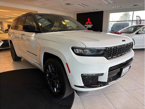 Used 2023 Jeep Grand Cherokee L Summit AWD/4WD image 3