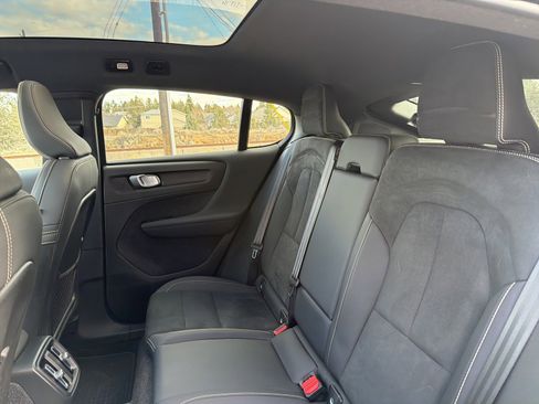 Used 2023 Volvo C40 P8 Recharge Plus w/ Climate Package image 20