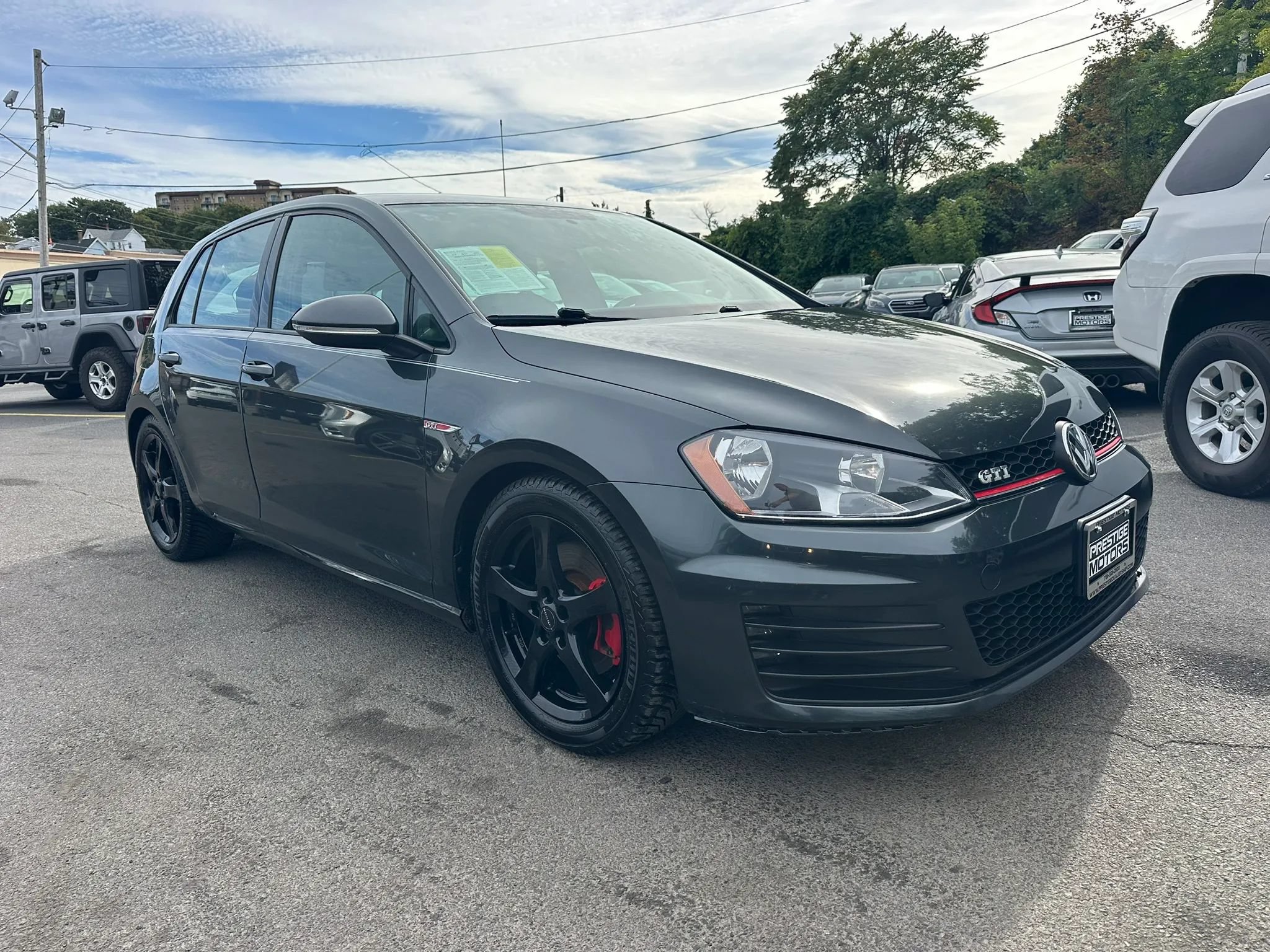 Used 2015 Volkswagen Golf 4-Door FWD image 3