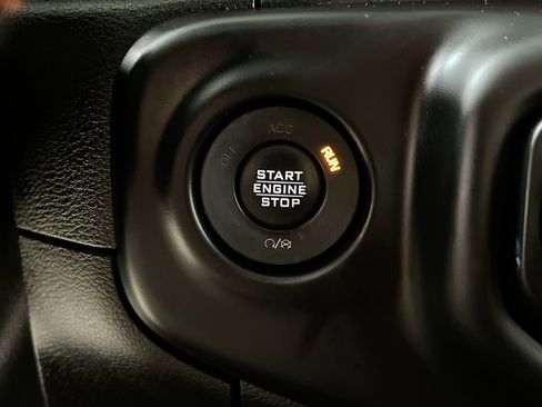 Used 2019 Jeep Wrangler Unlimited Sport S image 34