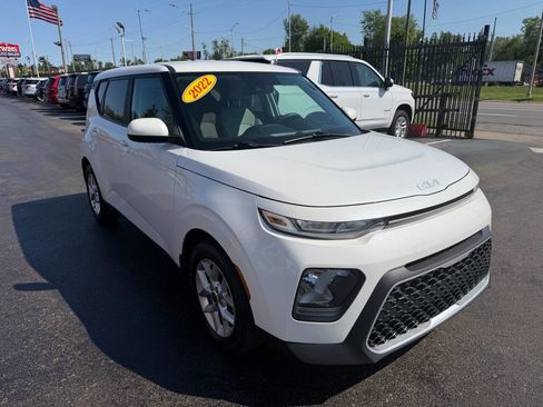 Used 2022 Kia Soul LX w/ Technology Package FWD image 3