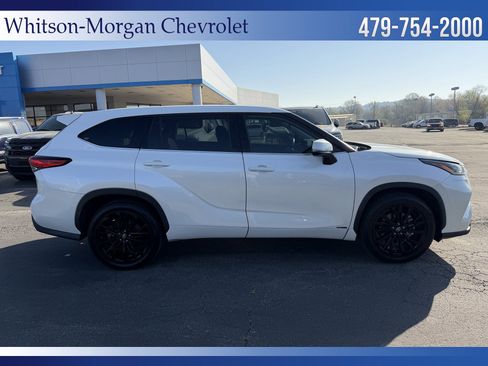 Used 2021 Toyota Highlander L image 4