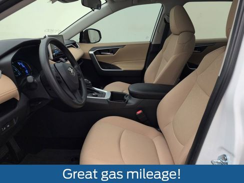 Used 2025 Toyota RAV4 XLE AWD/4WD image 4