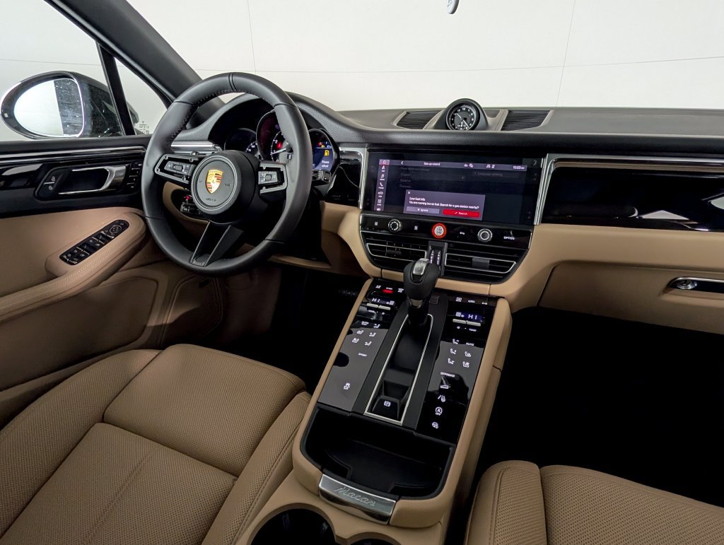 Certified 2026 Porsche Macan AWD/4WD image 22
