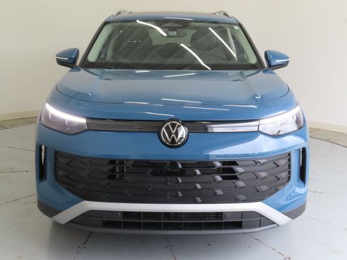 New 2026 Volkswagen Tiguan SE FWD image 10