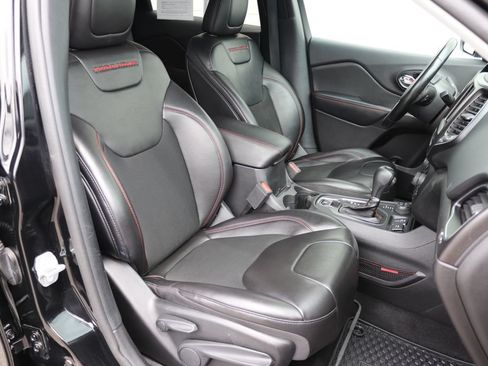 Used 2021 Jeep Cherokee Trailhawk AWD/4WD image 10