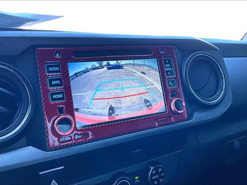 Used 2018 Toyota Tacoma TRD Off-Road w/ Technology Package image 27