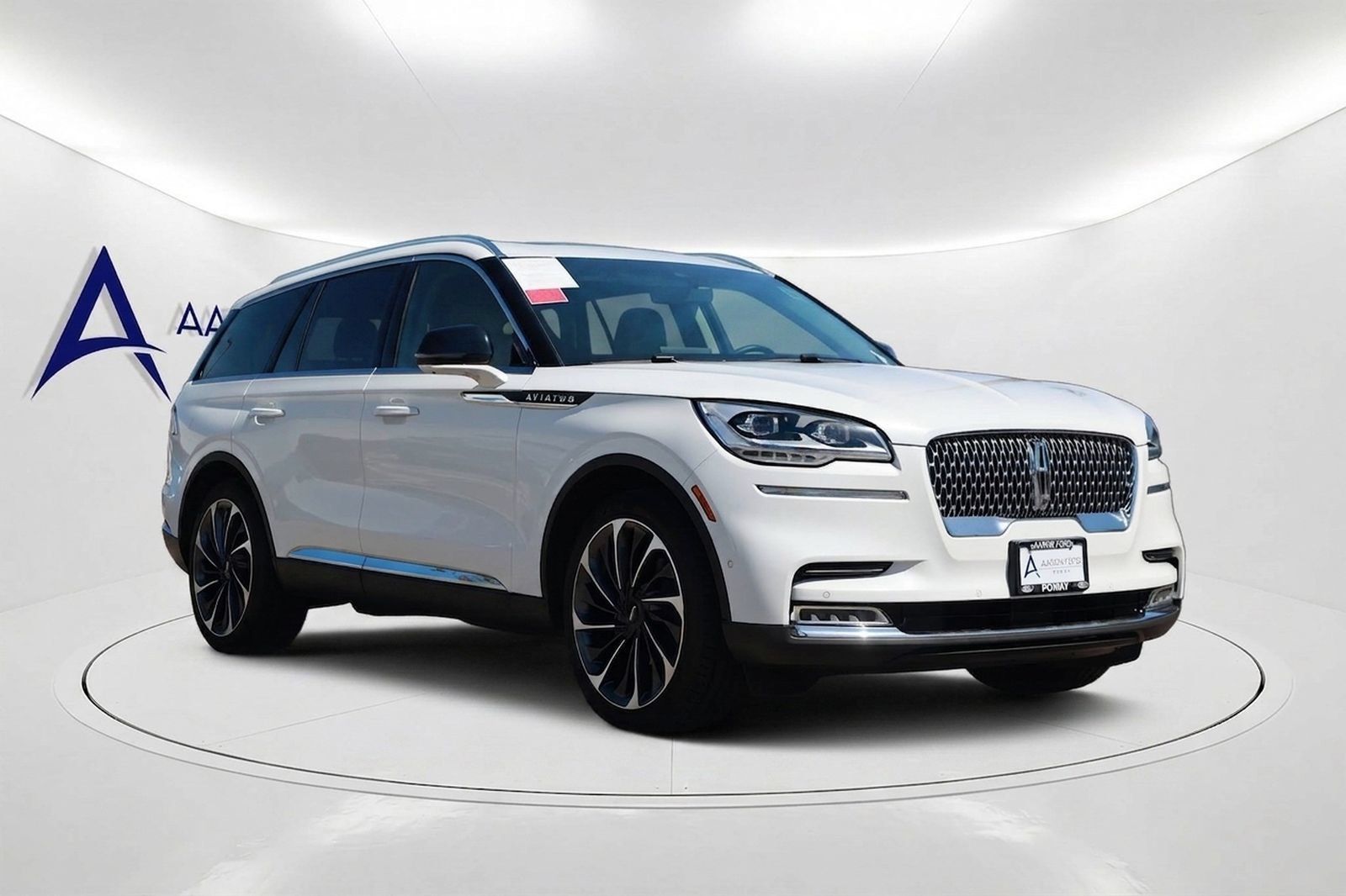 Used 2024 Lincoln Aviator Reserve w/ Equipment Group 201A AWD/4WD image 3