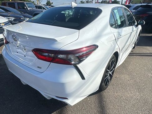 Used 2021 Toyota Camry SE FWD image 5
