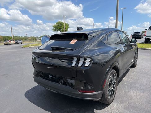 Used 2025 Ford Mustang Mach-E Premium image 7