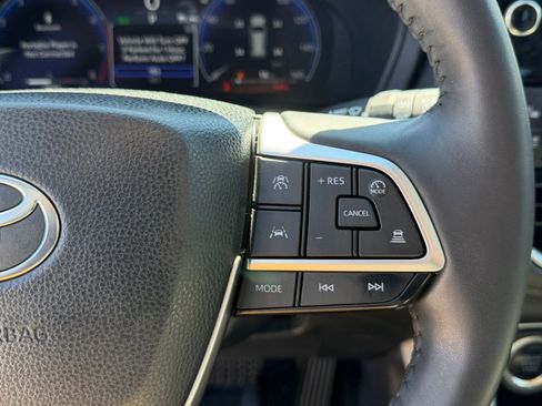 Used 2025 Toyota Grand Highlander AWD image 26