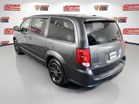 Used 2015 Dodge Grand Caravan SE w/ Quick Order Package 29E SE FWD image 2