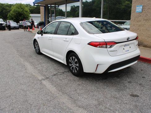 Used 2021 Toyota Corolla LE FWD image 4