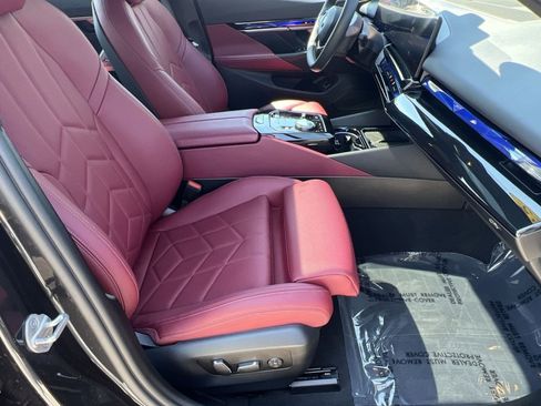 Used 2025 BMW i5 xDrive40 w/ Premium Package image 30