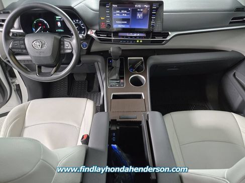 Used 2023 Toyota Sienna LE FWD image 17