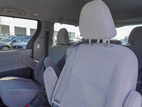 Certified 2018 Toyota Sienna LE image 11