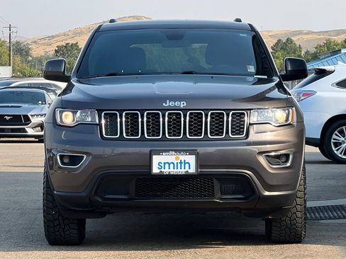 Used 2019 Jeep Grand Cherokee Laredo image 9