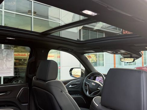 Used 2024 Cadillac Escalade ESV Premium Luxury image 24