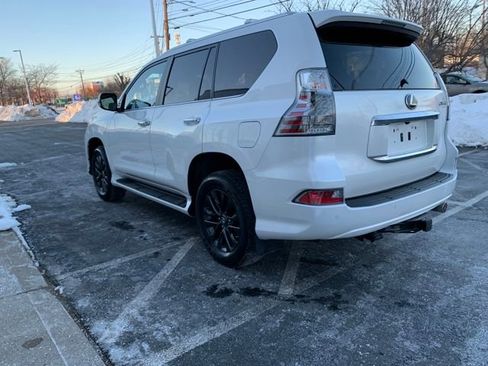Used 2023 Lexus GX 460 Premium w/ Premium Package image 4