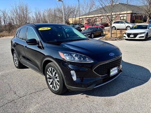 Used 2021 Ford Escape Titanium image 3