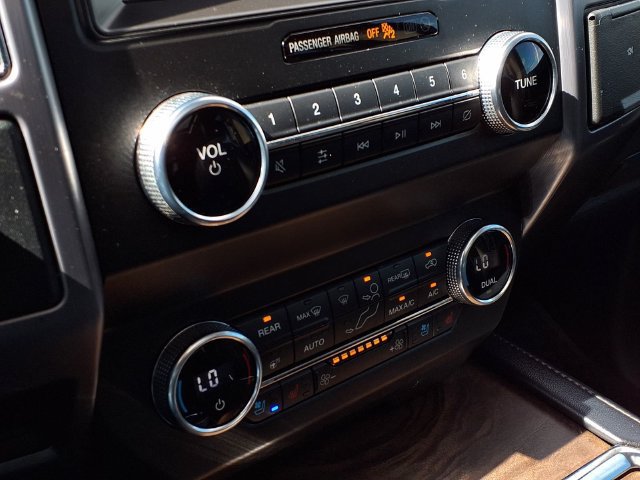 Used 2019 Ford Expedition Platinum RWD image 12