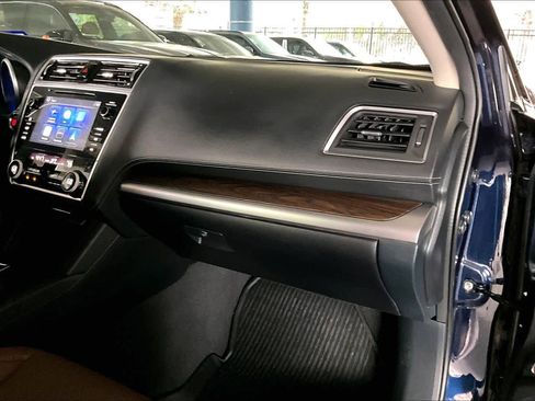 Used 2018 Subaru Outback 3.6R Touring AWD/4WD image 35