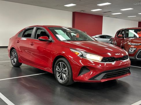 Used 2023 Kia Forte LXS w/ LXS Technology Package FWD image 9