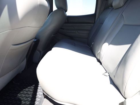 Used 2015 Toyota Tacoma 4x4 Double Cab image 17
