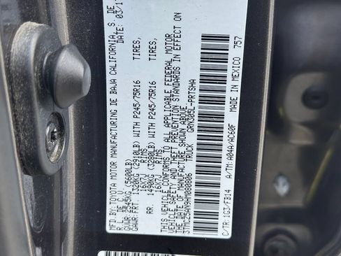 Used 2017 Toyota Tacoma SR w/ Tow Package AWD/4WD image 25