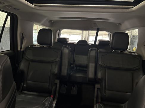 Used 2025 Ford Expedition Platinum AWD/4WD image 35