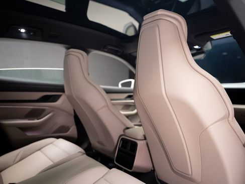 Used 2023 Porsche Taycan 4S image 69