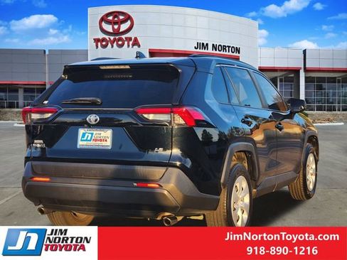 Used 2020 Toyota RAV4 LE image 5