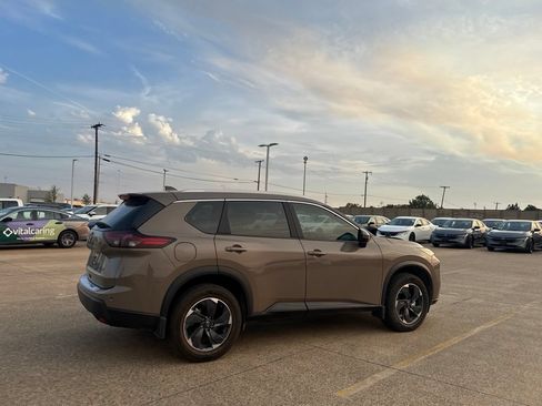 Used 2024 Nissan Rogue SV w/ SV Premium Package AWD/4WD image 23
