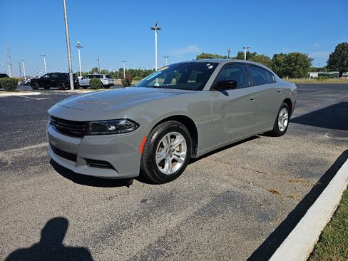 Used 2023 Dodge Charger SXT image 2