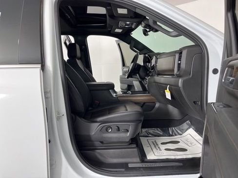 Used 2024 Chevrolet Silverado 2500 High Country w/ High Country Premium Package AWD/4WD image 40