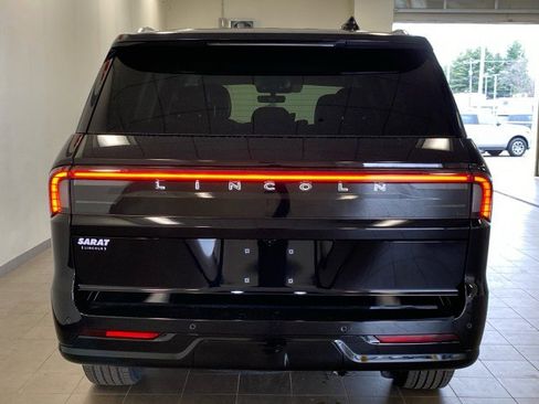 New 2026 Lincoln Navigator Premiere AWD/4WD image 13