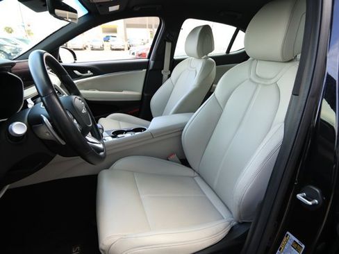 Used 2025 Genesis G70 2.5T image 24