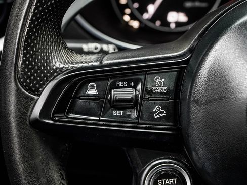 Used 2023 Alfa Romeo Stelvio Veloce image 30