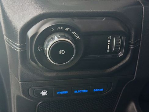 Used 2024 Jeep Wrangler Unlimited Sahara AWD/4WD image 16