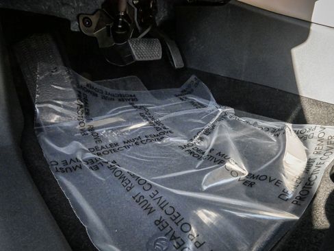 Certified 2025 Honda HR-V LX image 17