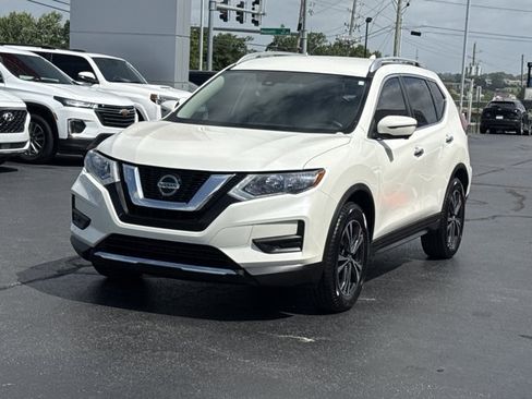 Certified 2020 Nissan Rogue SV w/ Premium Package FWD image 14