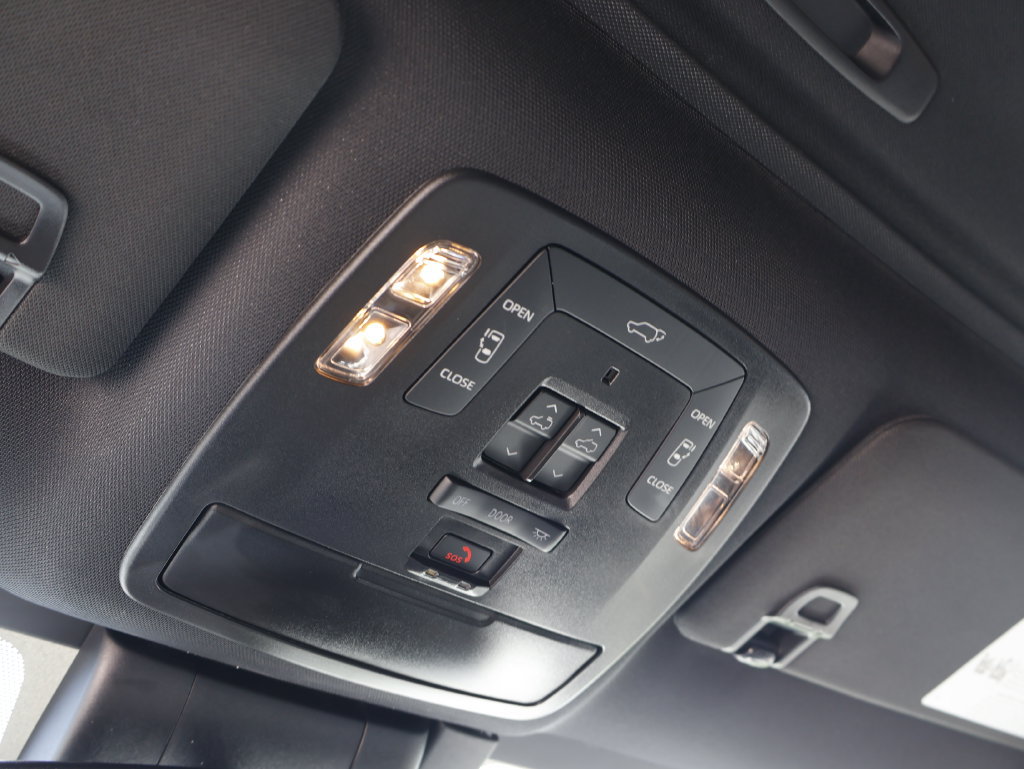 Used 2025 Toyota Sienna Platinum AWD/4WD image 36