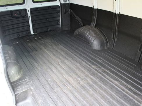 Used 2009 Chevrolet Express 2500 image 18